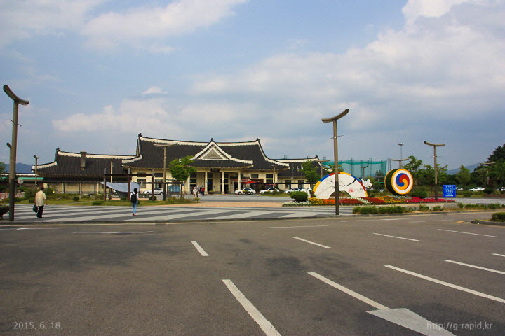 한옥양식의 전주역 외관 전경