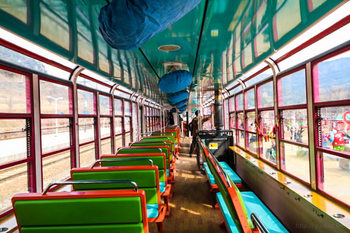 V트레인 객실 전경