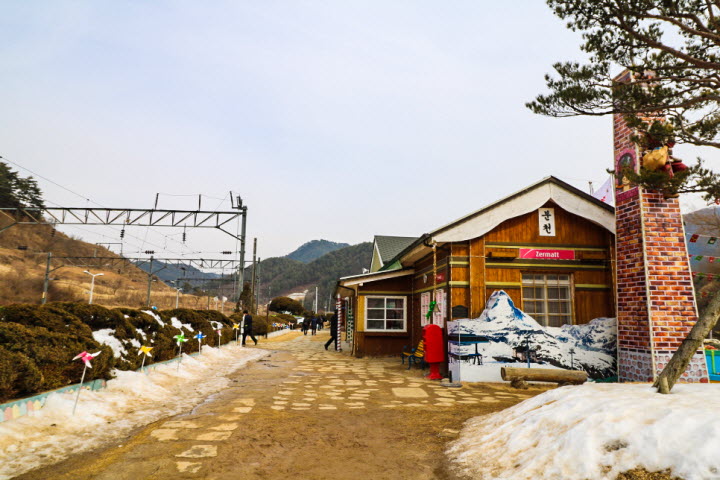 승강장에서 분천역사로 이어지는 통로