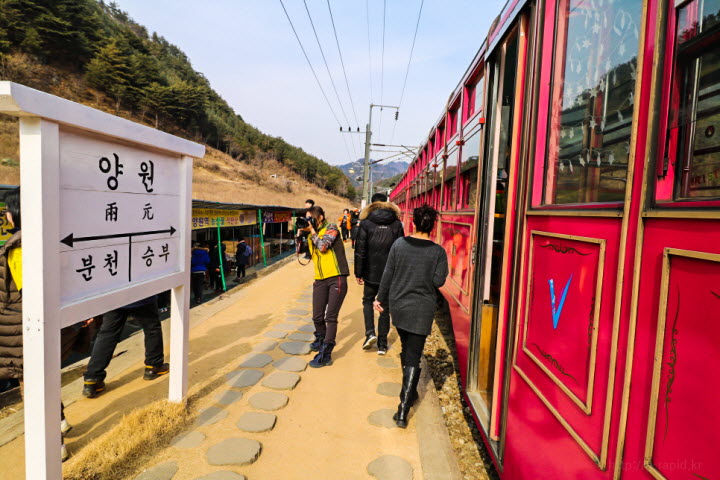 양원역 행선지판과 승강장
