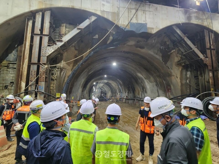 경기道, '투아치공법' 철도건설 현장점검... "신안산선 반면교사"